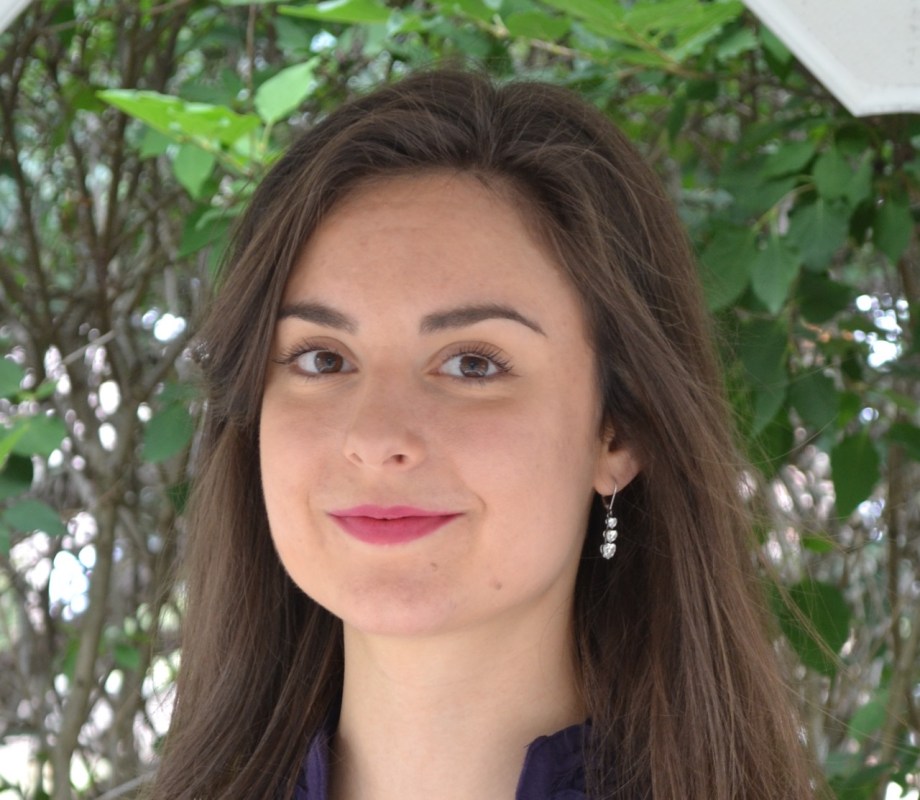 Christie Stratos headshot_outdoors_crop